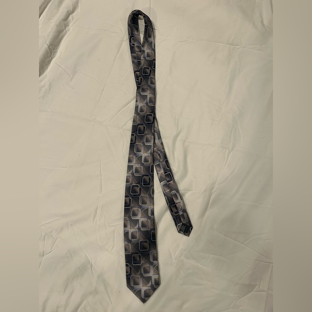 Sophisticated Black and Gray Patterned Tie